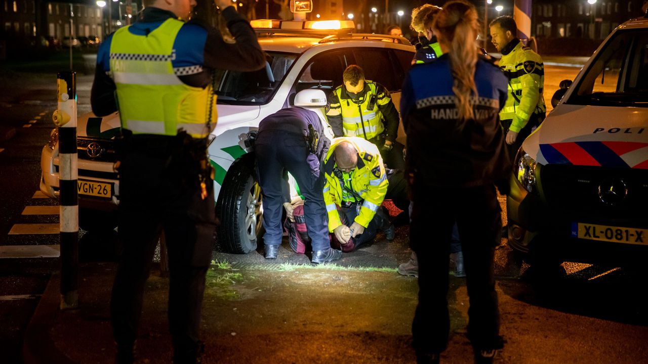 De man verzette zich hevig tijdens de arrestatie (foto: SQ Vision).