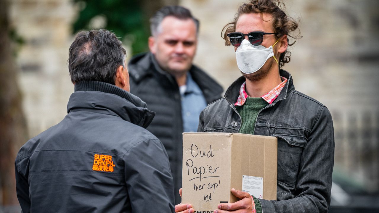 Demonstrant Jasper van den Elshout voerde actie. (foto: ANP/Rob Engelaar).