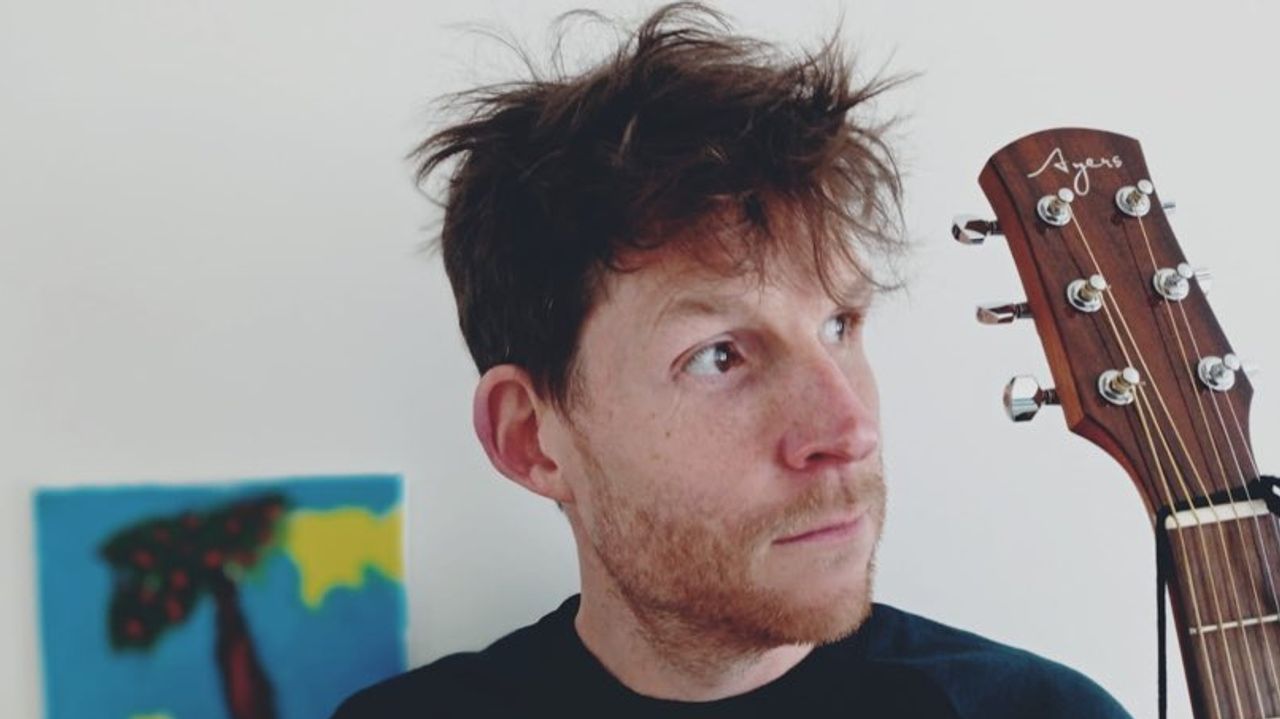 Jasper van den Bosch staat normaal op het podium tijdens St. Patrick's Day.