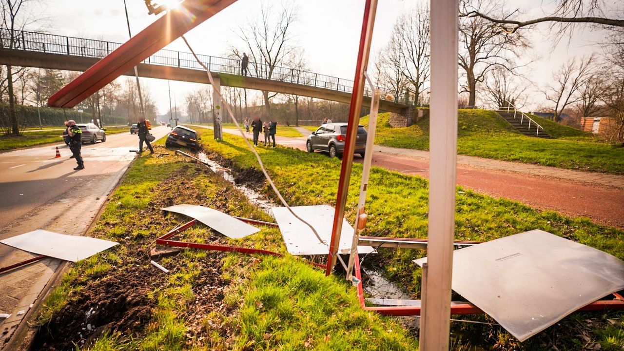 Van het reclamebord is helemaal niets meer over (foto: SQ Vision).