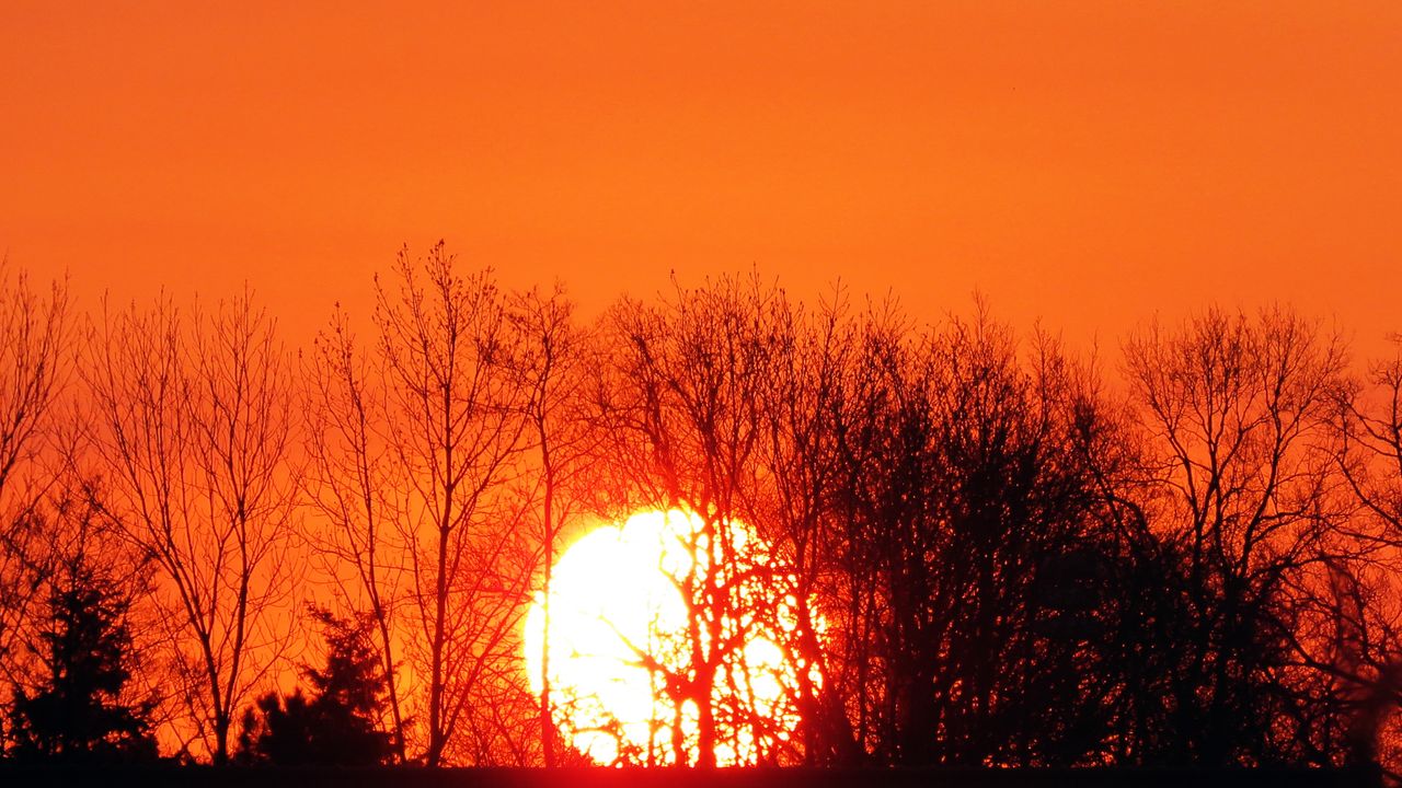 Peter van der Schoot ziet de zon in Oirschot opkomen.