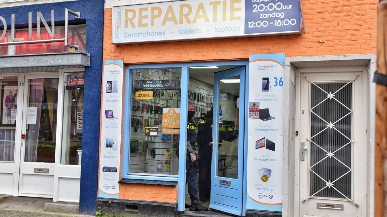 De overvallen winkel (archieffoto: Toby de Kort/SQ Vision).
