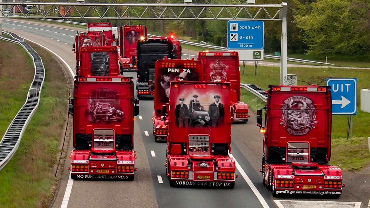 Een klein deel van de stoet (foto: Marcia Potappel)