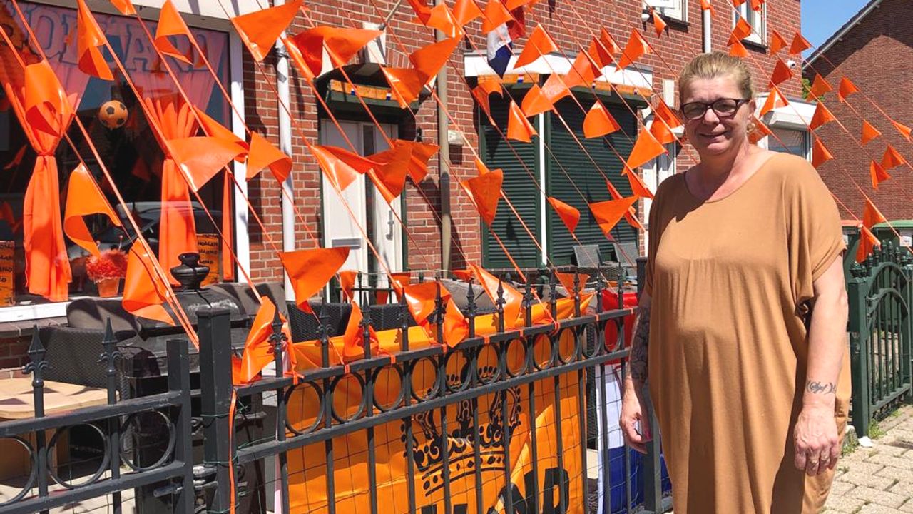 Colinda Heeren heeft wel heel veel vlaggen (foto: Raymond Merkx).