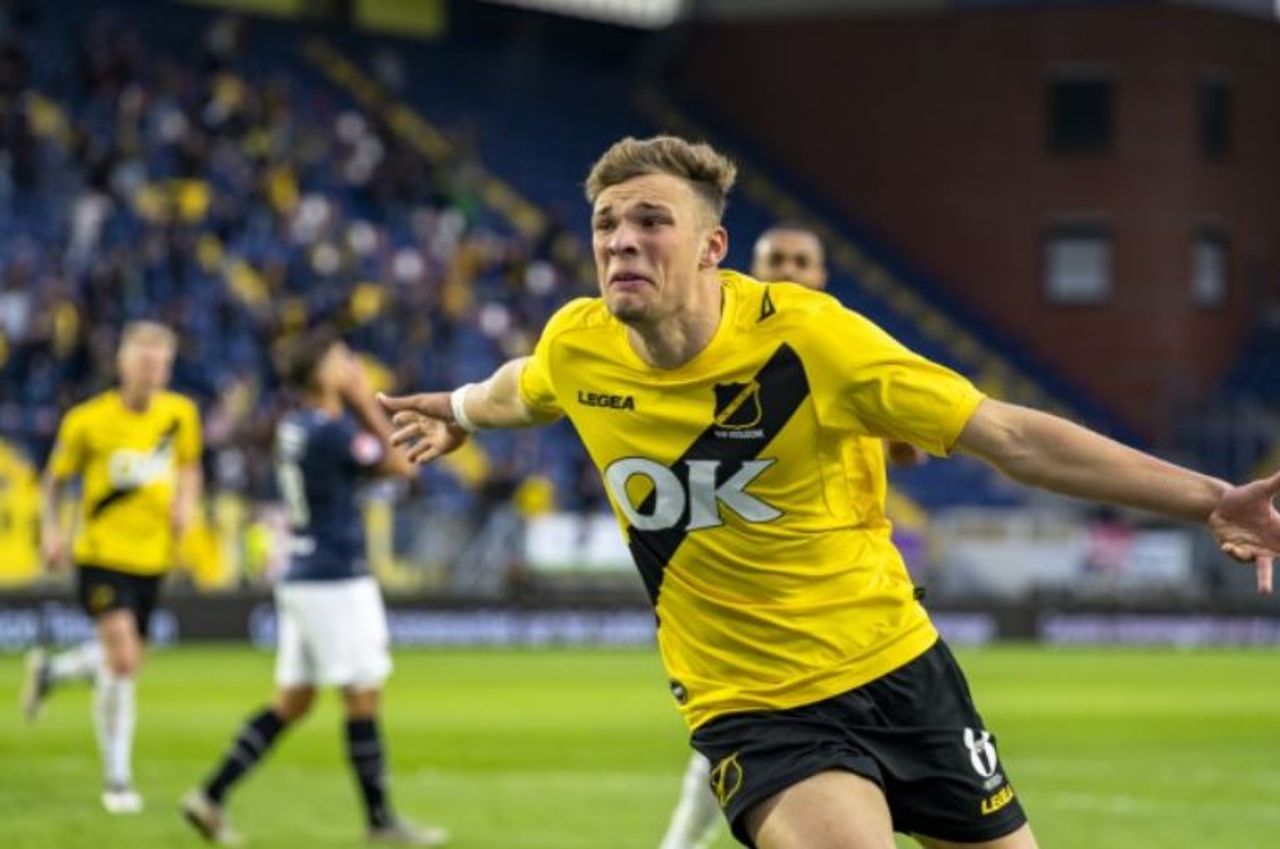 En het is 1-1. Foto: Marcel van Dorst.