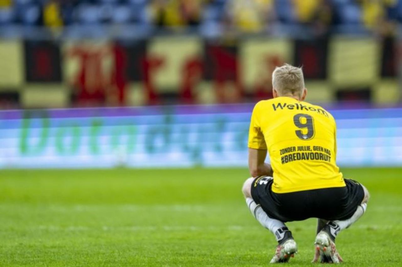 Het is klaar. NAC heeft nog een tegentreffer om de oren gekregen, dus promoveert niet. Foto: Marcel van Dorst.