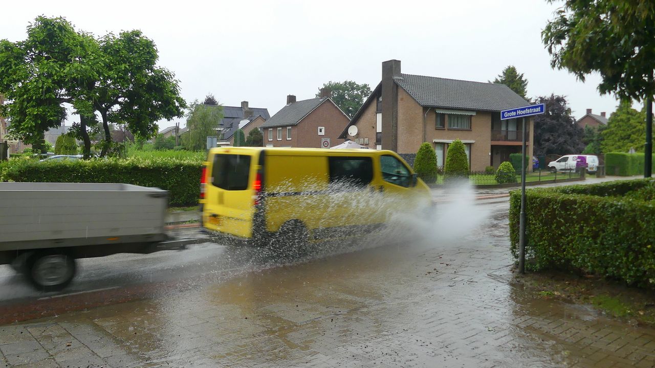 Ook veel regen in Budel (foto: Ben Saanen).