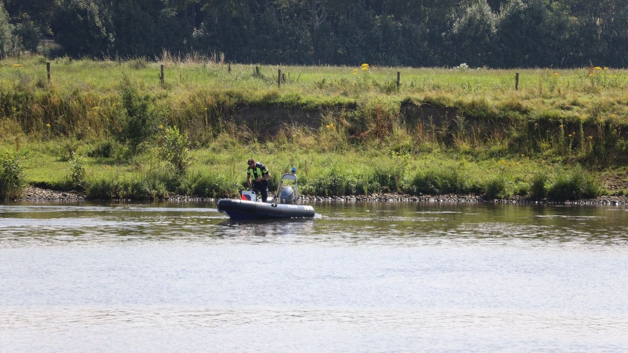 Zoektocht naar vermiste zwemmer gaat derde dag in (Foto: Marco van den Broek/SQ Vision). 