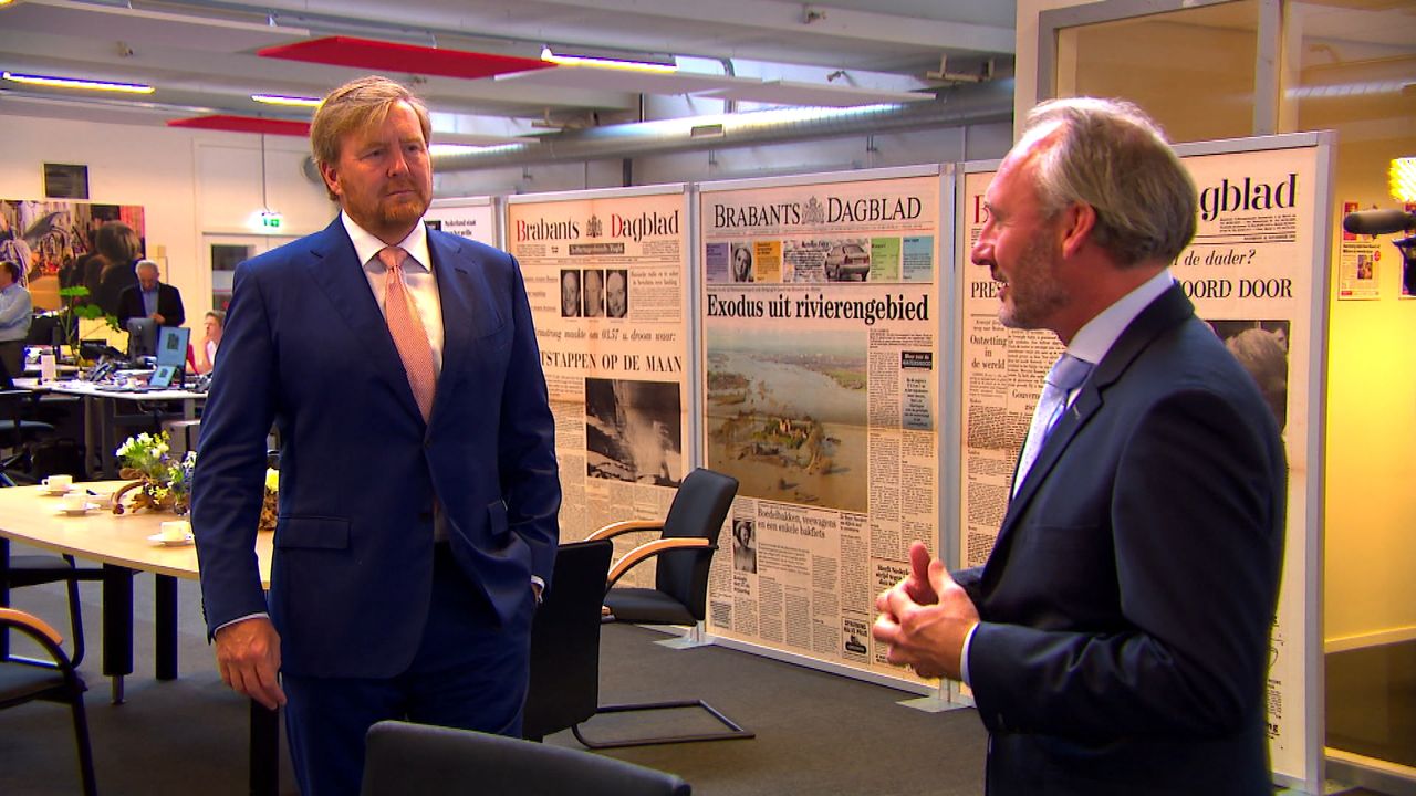 De koning met de hoofdredacteur. 