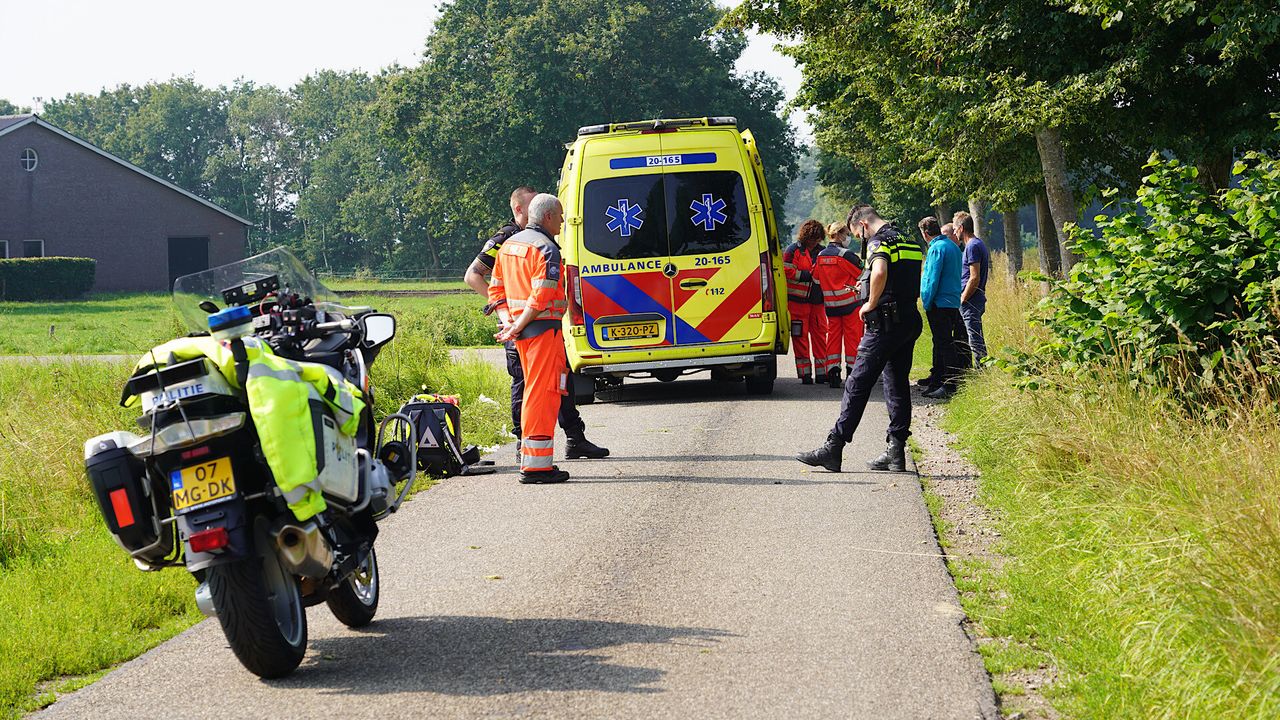 Het slachtoffer is naar een ziekenhuis gebracht (foto: Jeroen Stuve/SQ Vision).