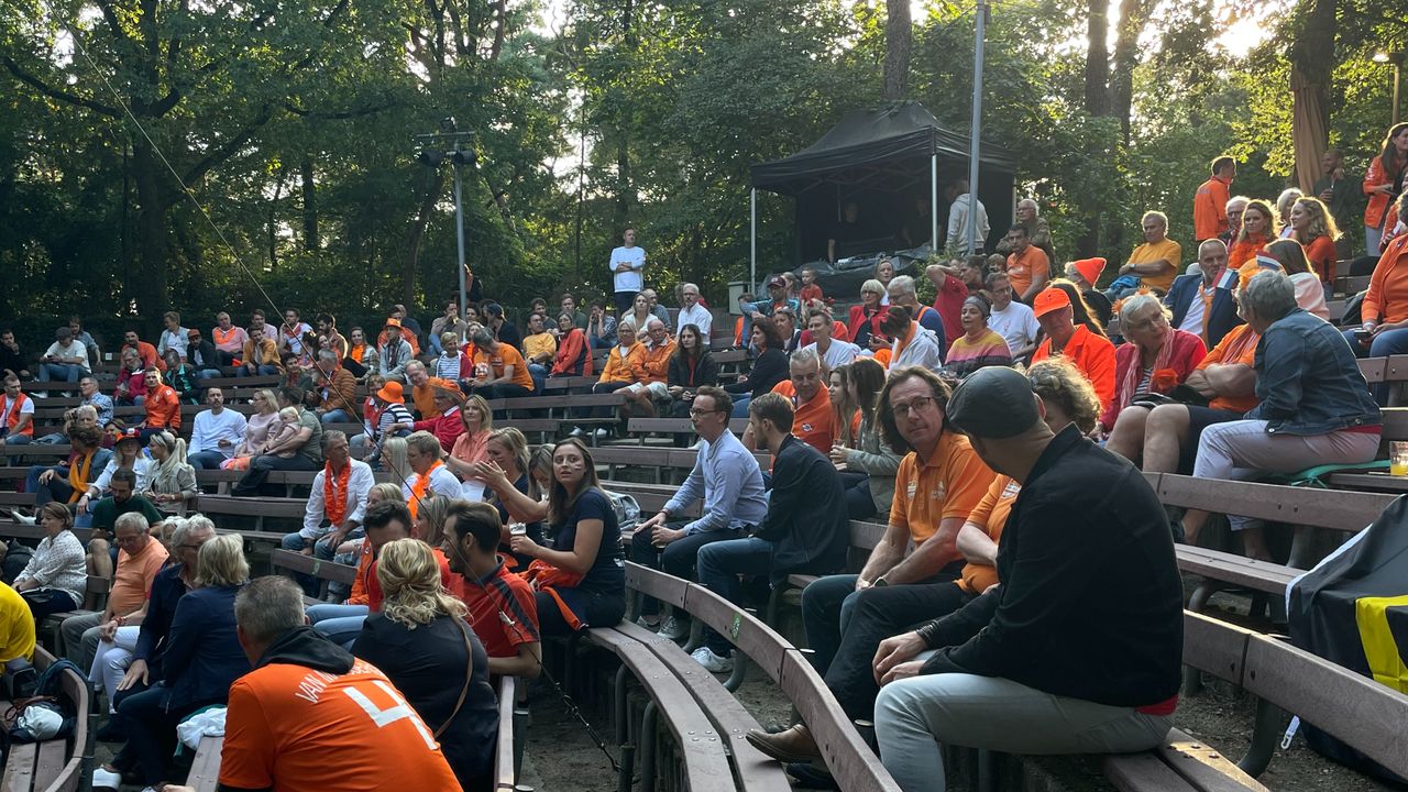Veel mensen in natuurtheater De Kersouwe speciaal voor judoka Sanne van Dijke (foto: Raymond Merkx).