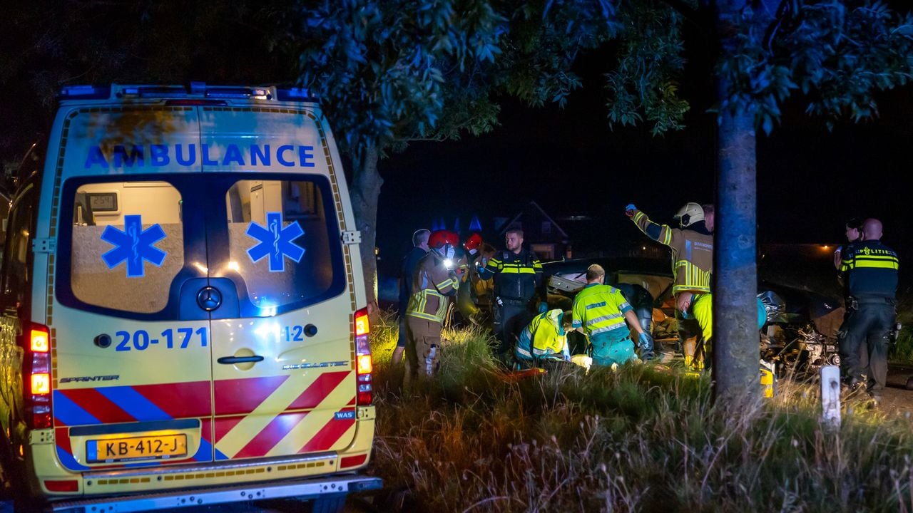 Het ongeluk bij Heusden gebeurde rond kwart voor drie zaterdagnacht (foto: Iwan van Dun/SQ Vision).