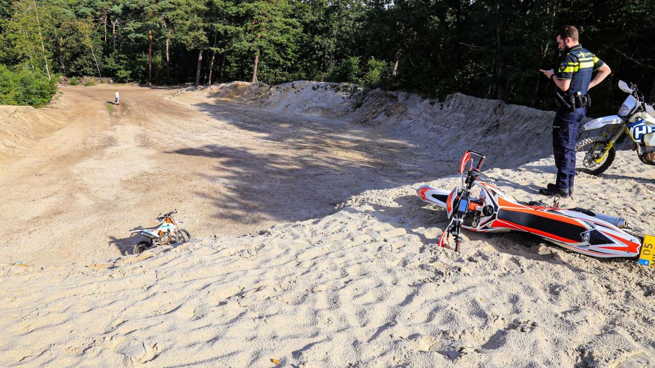 Hulpdiensten hadden grote moeite om de gewonde man te bereiken (foto: Harrie Grijseels/SQ Vision).