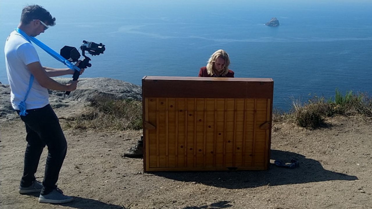 David met zijn piano op Kaap Finesterre (privéfoto)