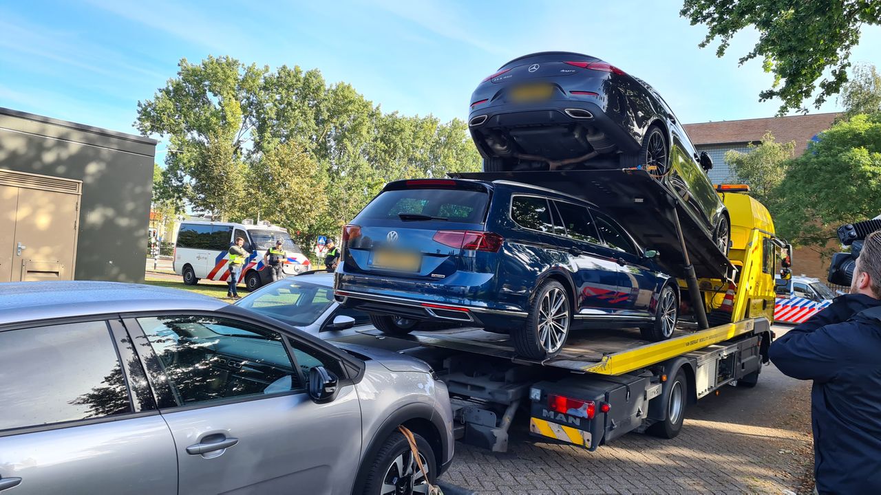 Auto's ter waarde van ruim een ton (foto: Noël van Hooft)
