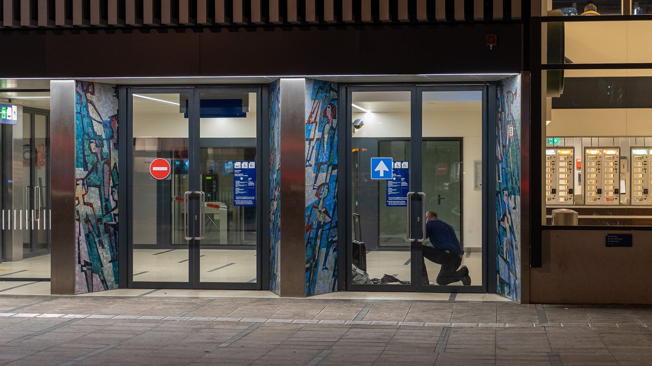 Na onderzoek kon station Tilburg weer worden vrijgegeven (foto: Iwan van Dun/SQ Vision).
