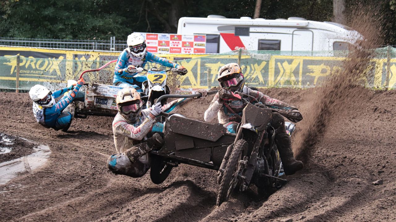 Etienne Bax aan de leiding met zijn broertje Robbie in de achtervolging (foto: Corrado Francke).