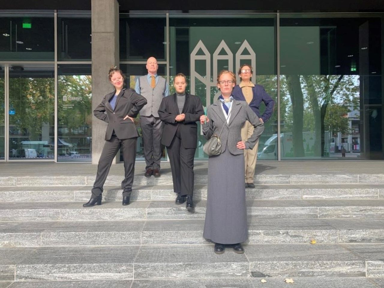 Vrijwilligers voor het gemeentehuis (Foto: Ingrid Ramaan). 