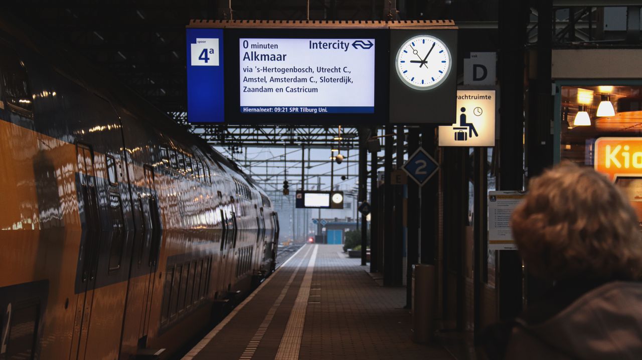 Net te laat voor de intercity (foto: Corrado Francke).