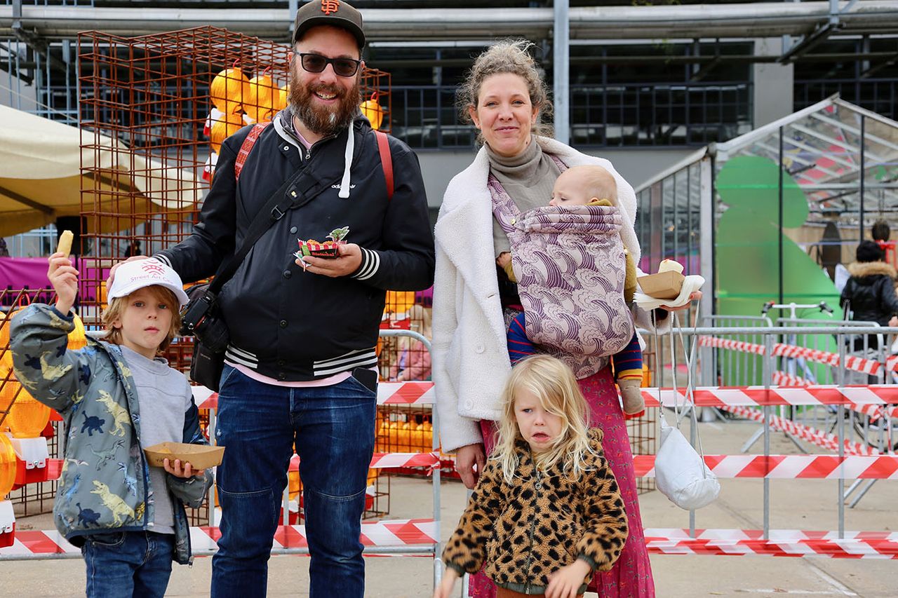 Liesbeth en Luuk met kinderen Rins, Vos en Loek