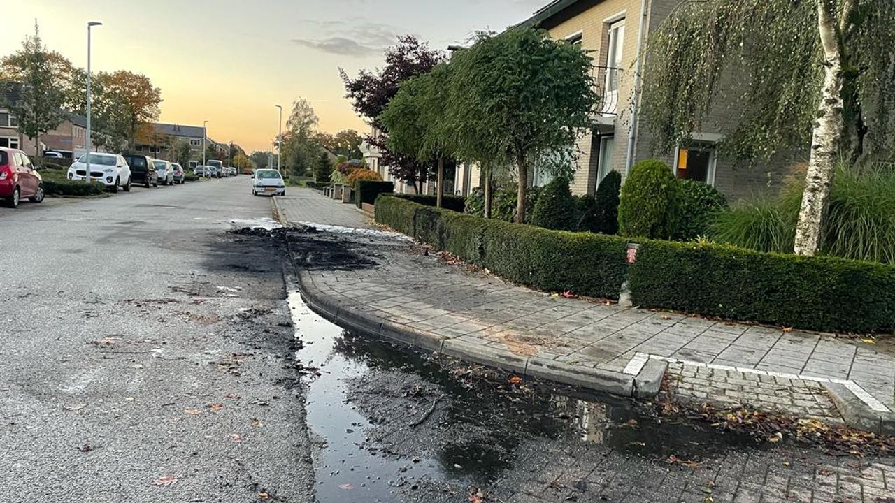 De plek van de autobranden (Foto: Tonnie Vossen). 