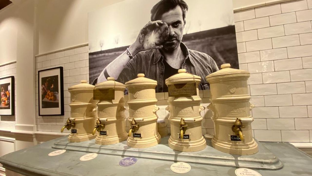 Ook als hij niet in de zaak staat, houdt Sergio een oogje in het zeil (foto: Sven de Laet).