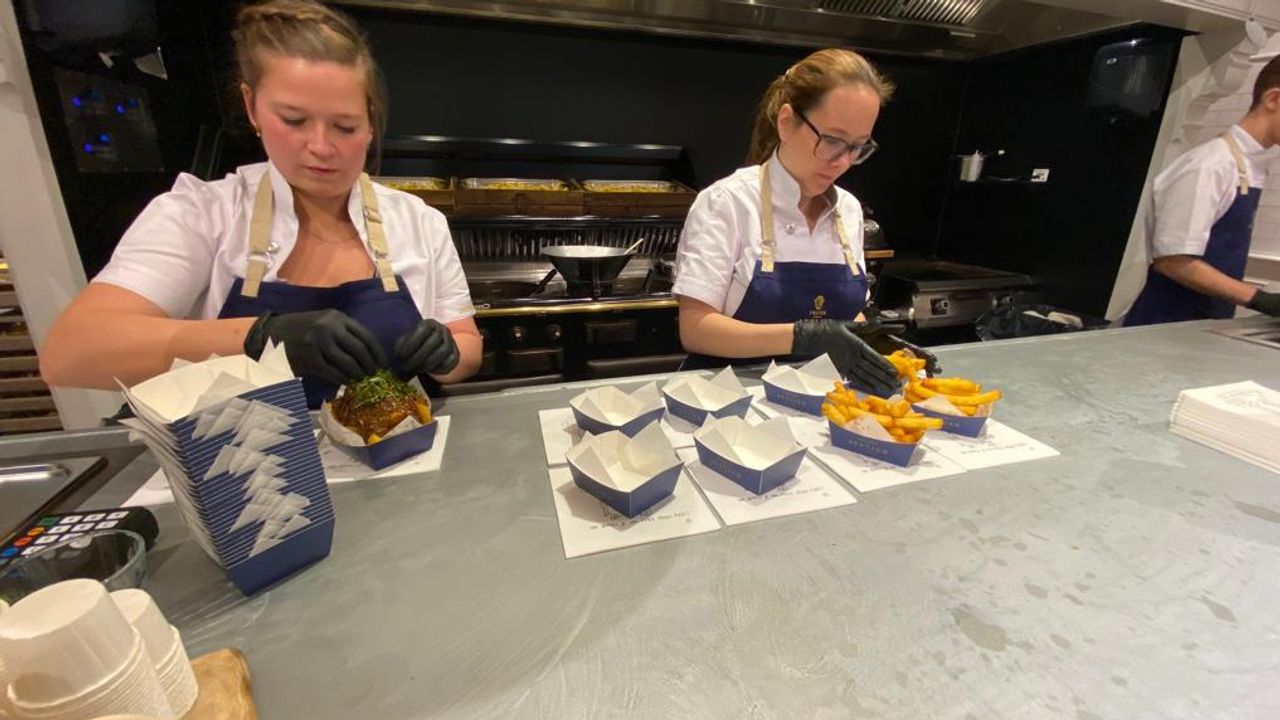 Met de zelf ontwikkelde toppings, wil Herman het frietje naar een hoger niveau tillen (foto: Sven de Laet).