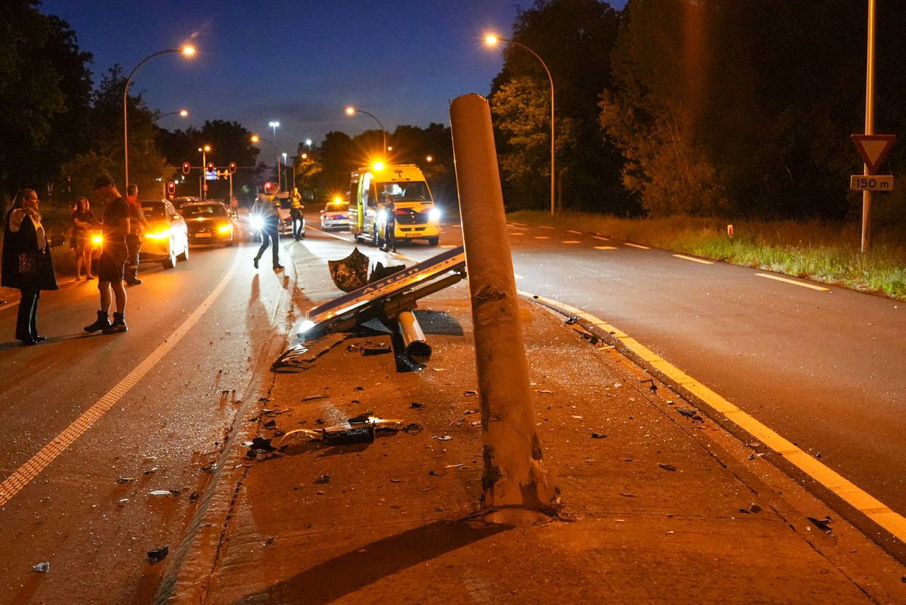 De weg werd na het ongeluk afgesloten (foto: Harrie Grijseels/Persbureau Heitink).