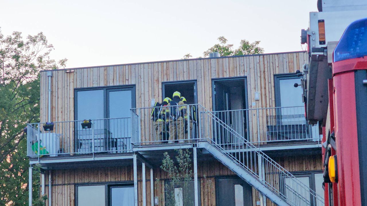 Brand op de tweede verdieping (foto Addy Smits/Persbureau Heitink).