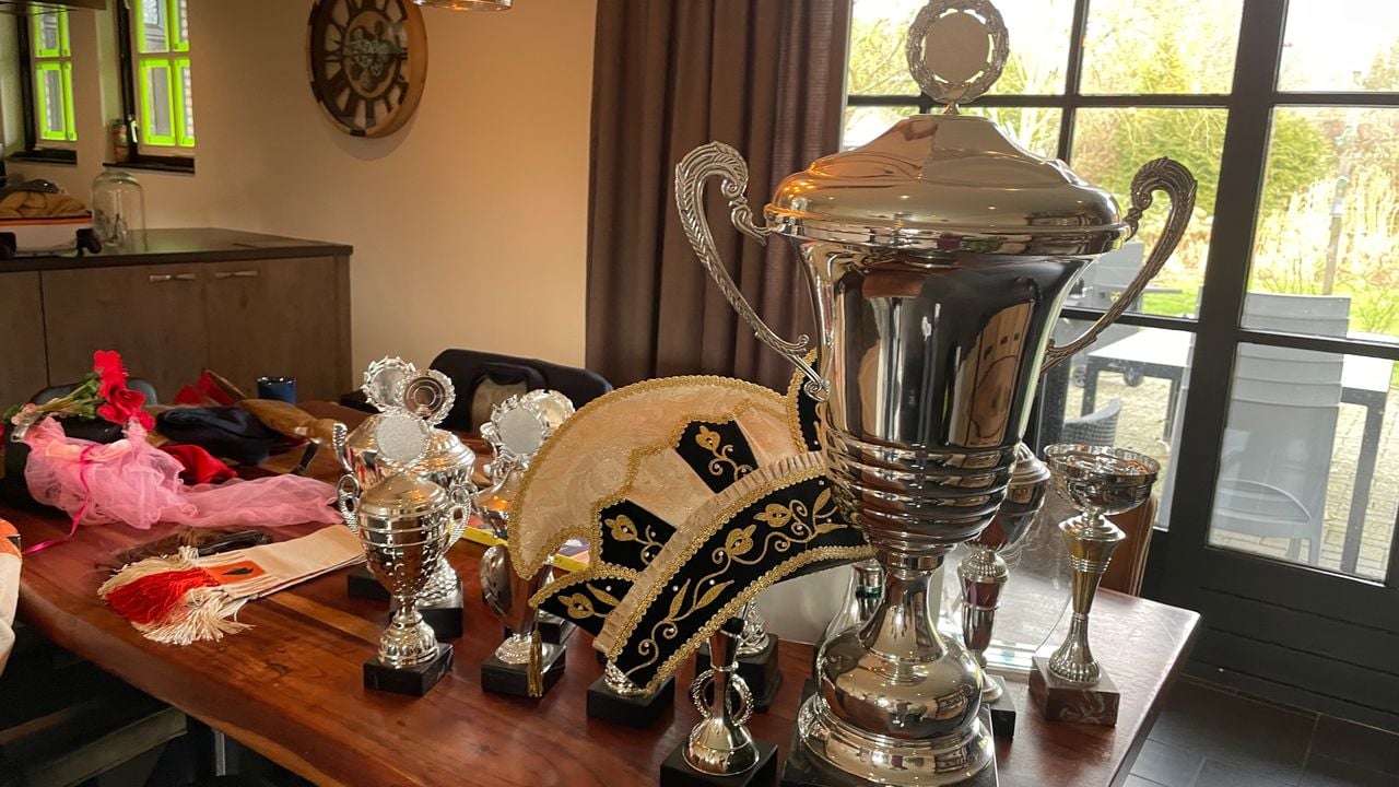 Prijzen en attributen uit zijn tonproat-loopbaan (foto: René van Hoof).