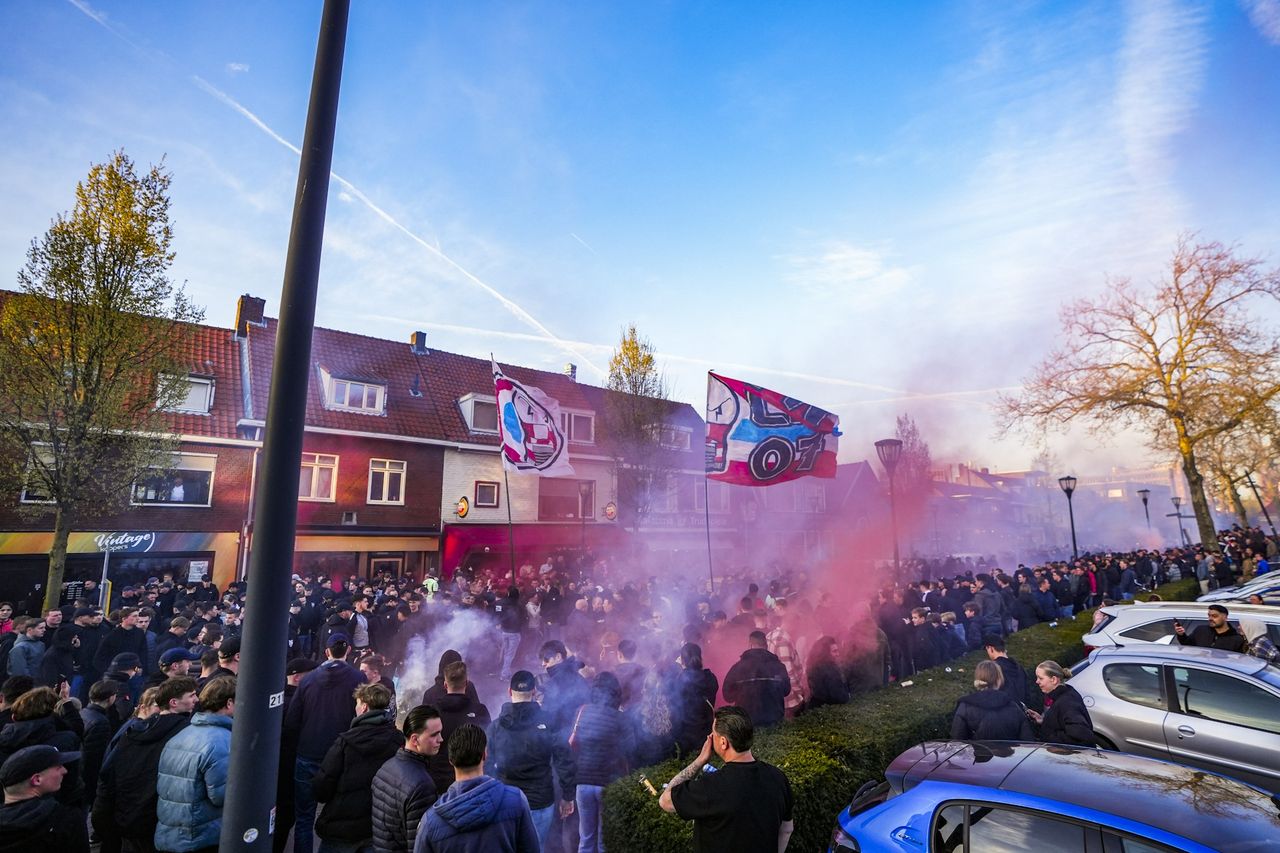 Het was al vroeg druk op het Trudoplein voor de sfeeractie (foto: SQ Vision).