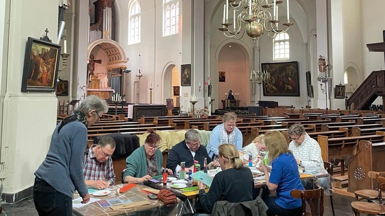 Bordjes maken in de St Cathrien in Den Bosch (foto: Verhalis) 