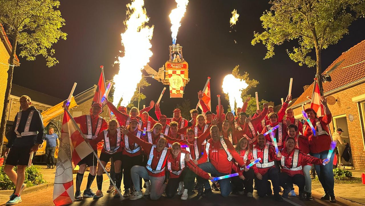 Jelle met zijn team bij de finish van de Roparun (privéfoto). 