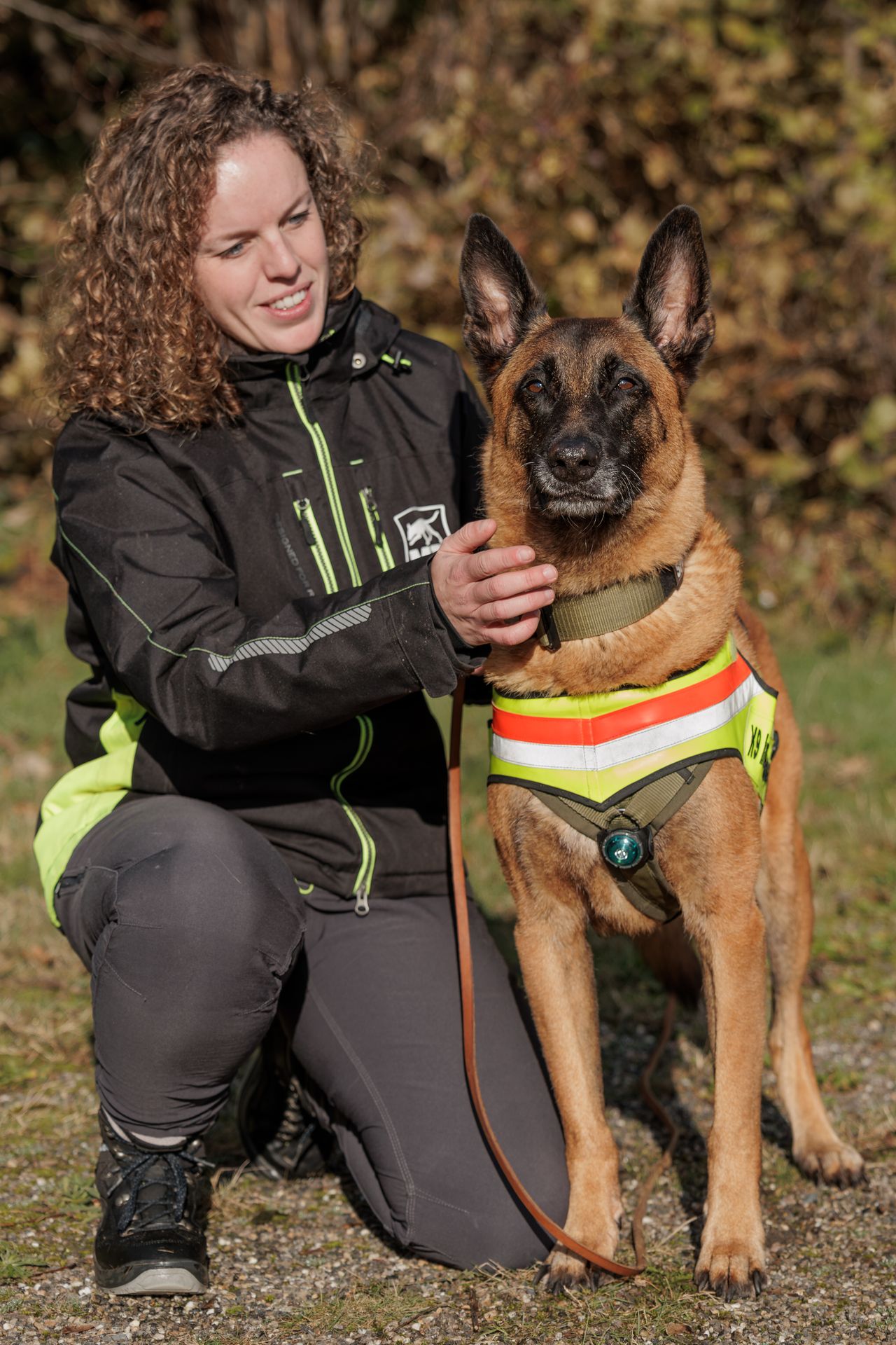 Fleur en haar inmiddels gepensioneerde hond Kay (foto: Studio Snuffel) 