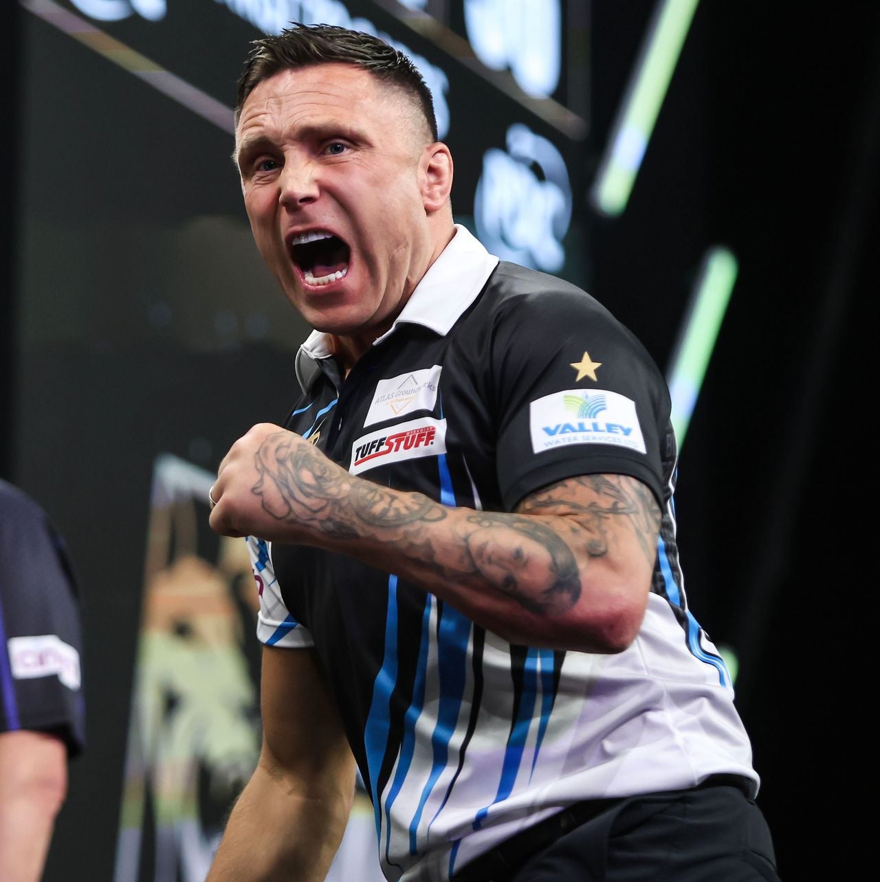 Blijdschap bij Gerwyn Price na het kloppen van Gian van Veen in de finale van de Premier League darts donderdagavond (foto: PDC).