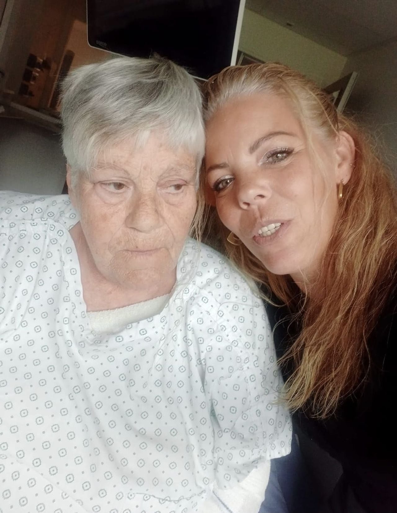 Maaike's laatste foto met Maij in het brandwondencentrum.