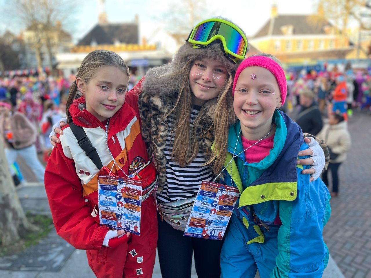 Soof (10), Isa (11) en Fenna (10) tijdens het klûnen.