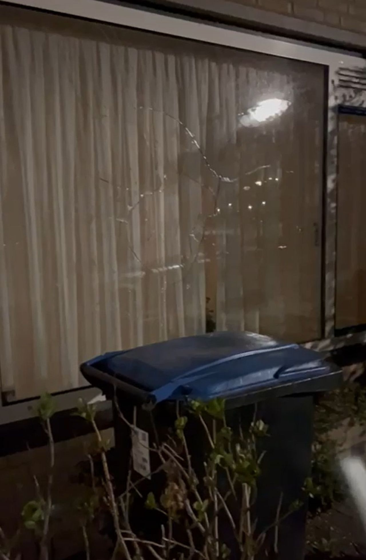 De vernielingen bij de huizen in de Borgerhoutlaan in Eindhoven vinden sinds vrijdagnacht plaats.