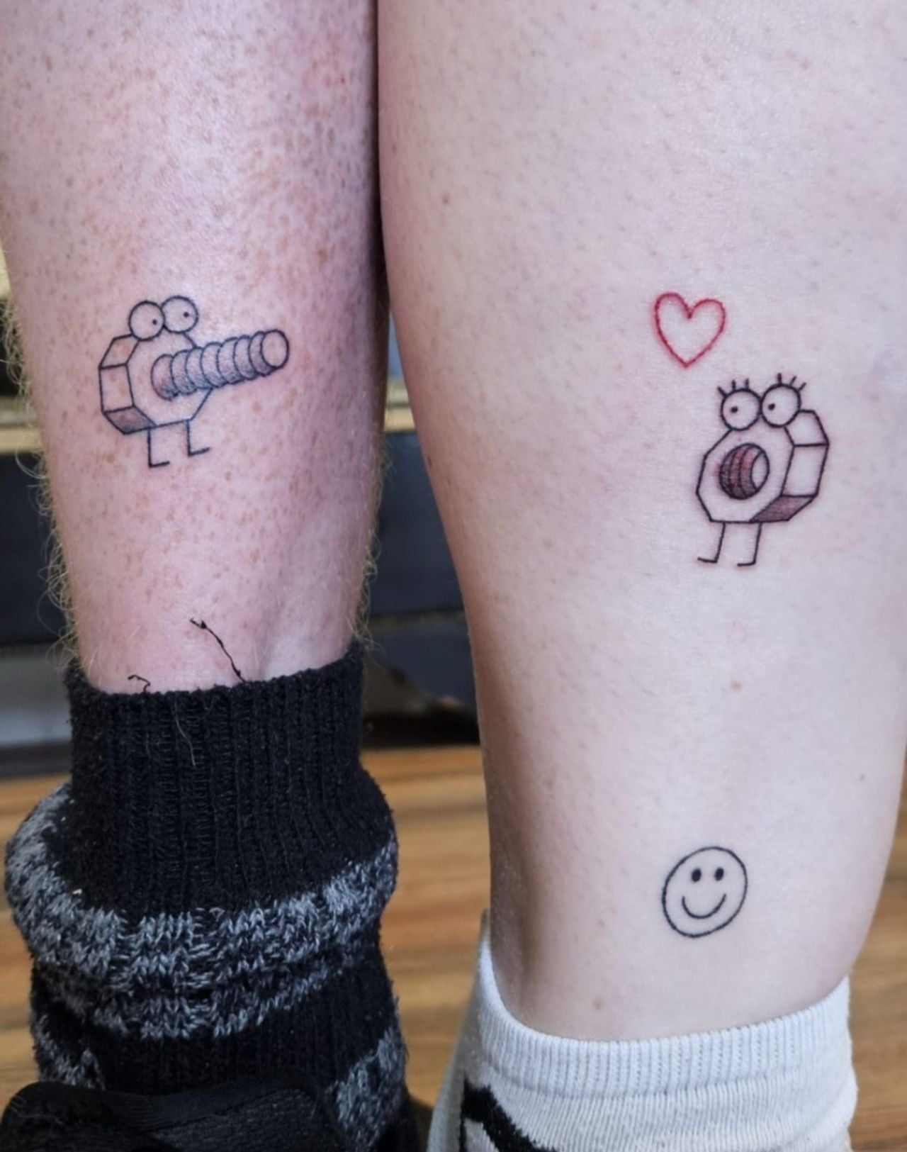 De tattoos van Jaron (links) en Karlijn (Privéfoto).