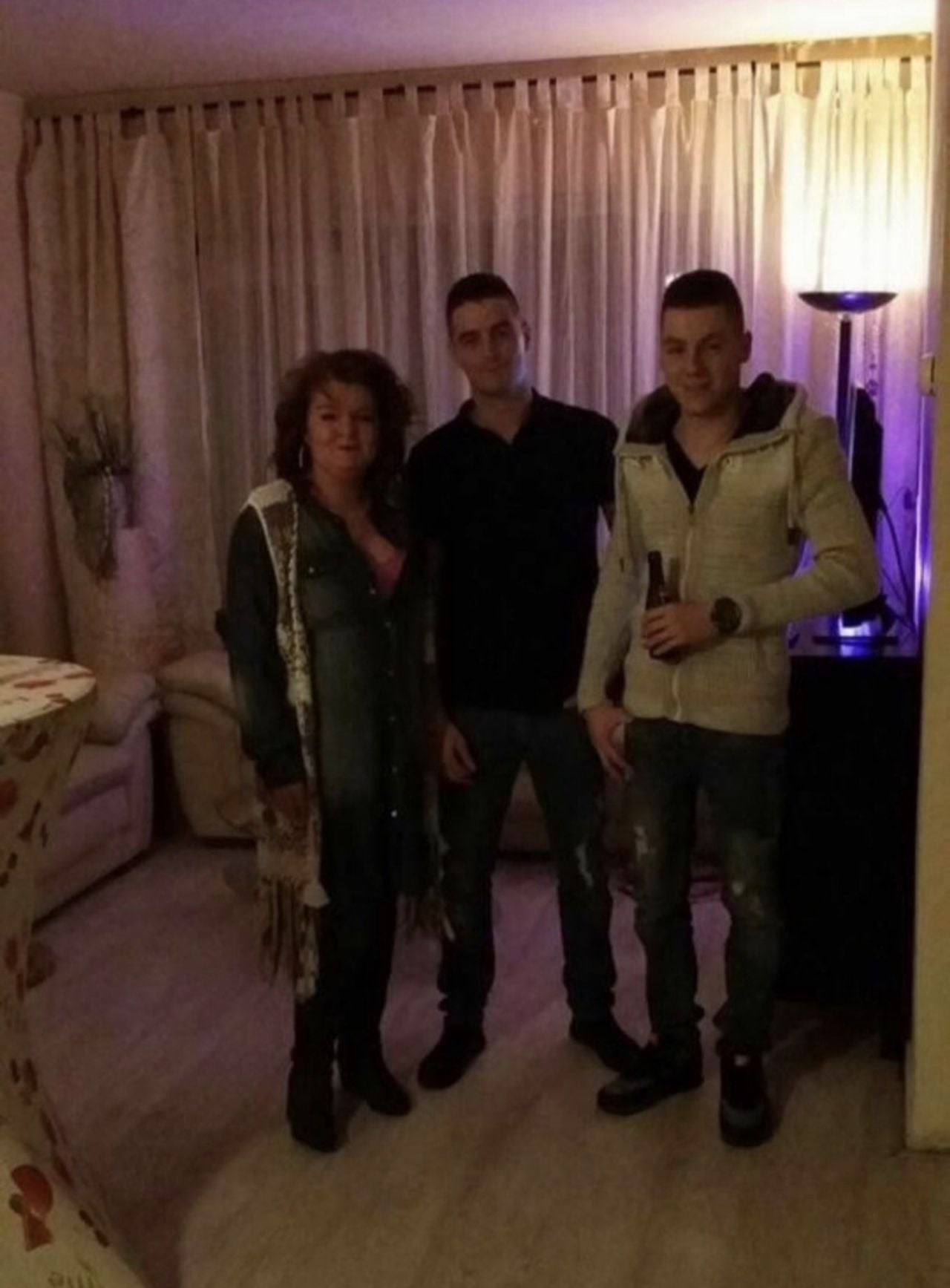 Marjon met haar twee zoons Boy en Stanley (foto: Boy Sanders).