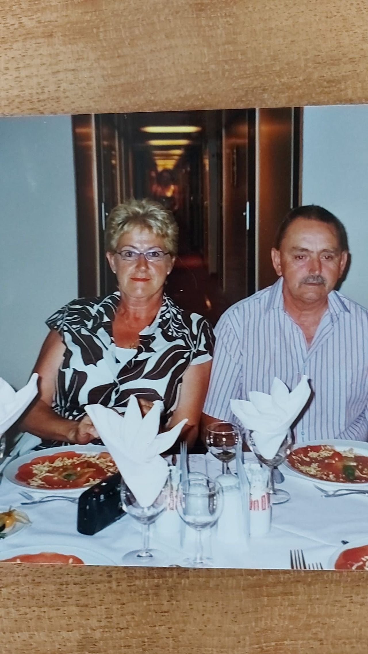Tonny samen met haar broer Ad.