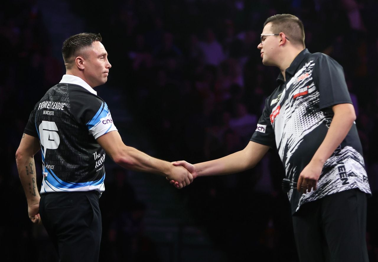 Gian van Veen moest na twee vroege breaks zijn meerdere erkennen in Gerwyn Price tijdens de Premier League dartsfinale van speelweek negen (foto: PDC).