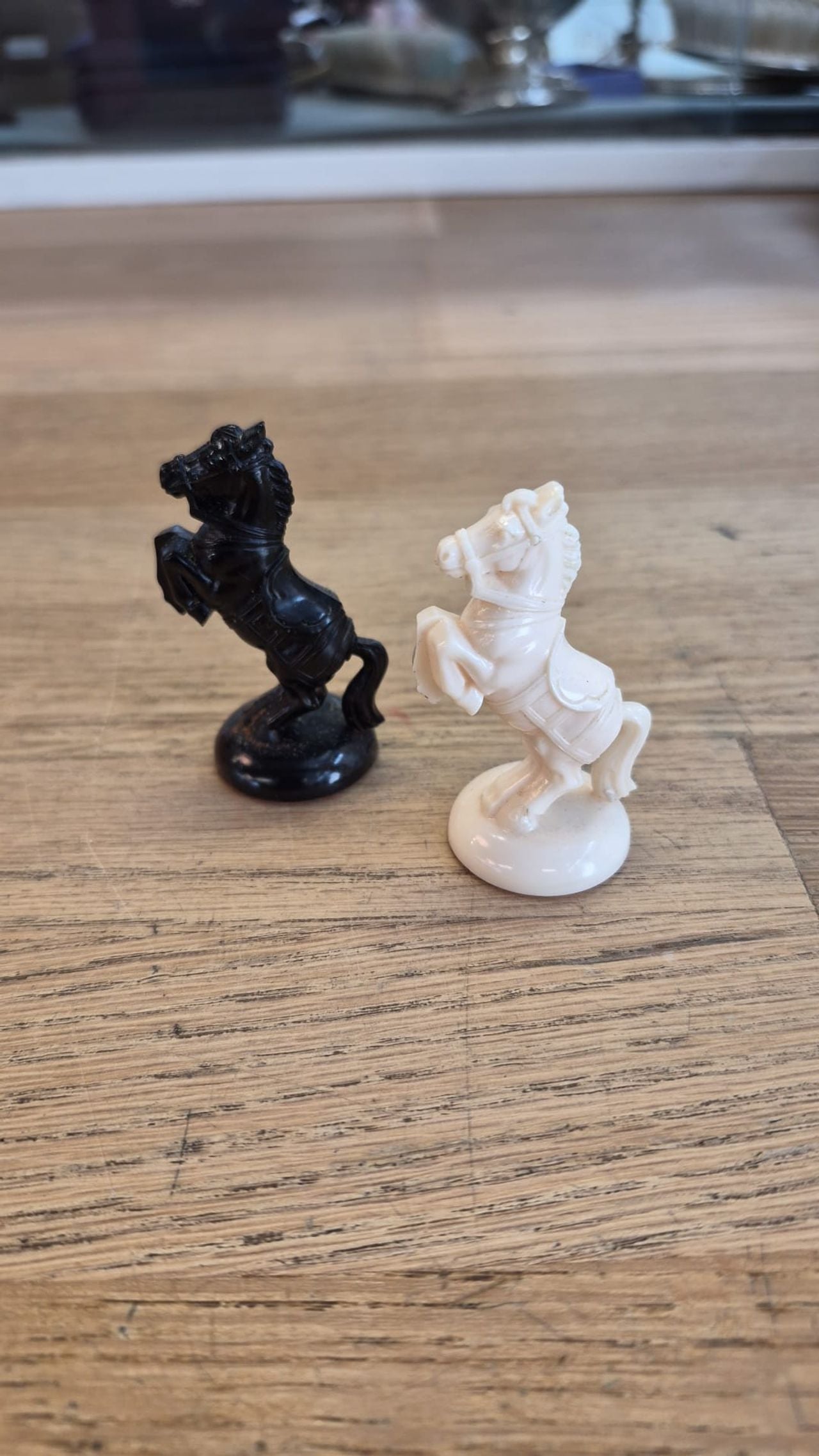 De stijgerende paarden, klaar voor galop (foto: Jan-Willem Hoornstra).