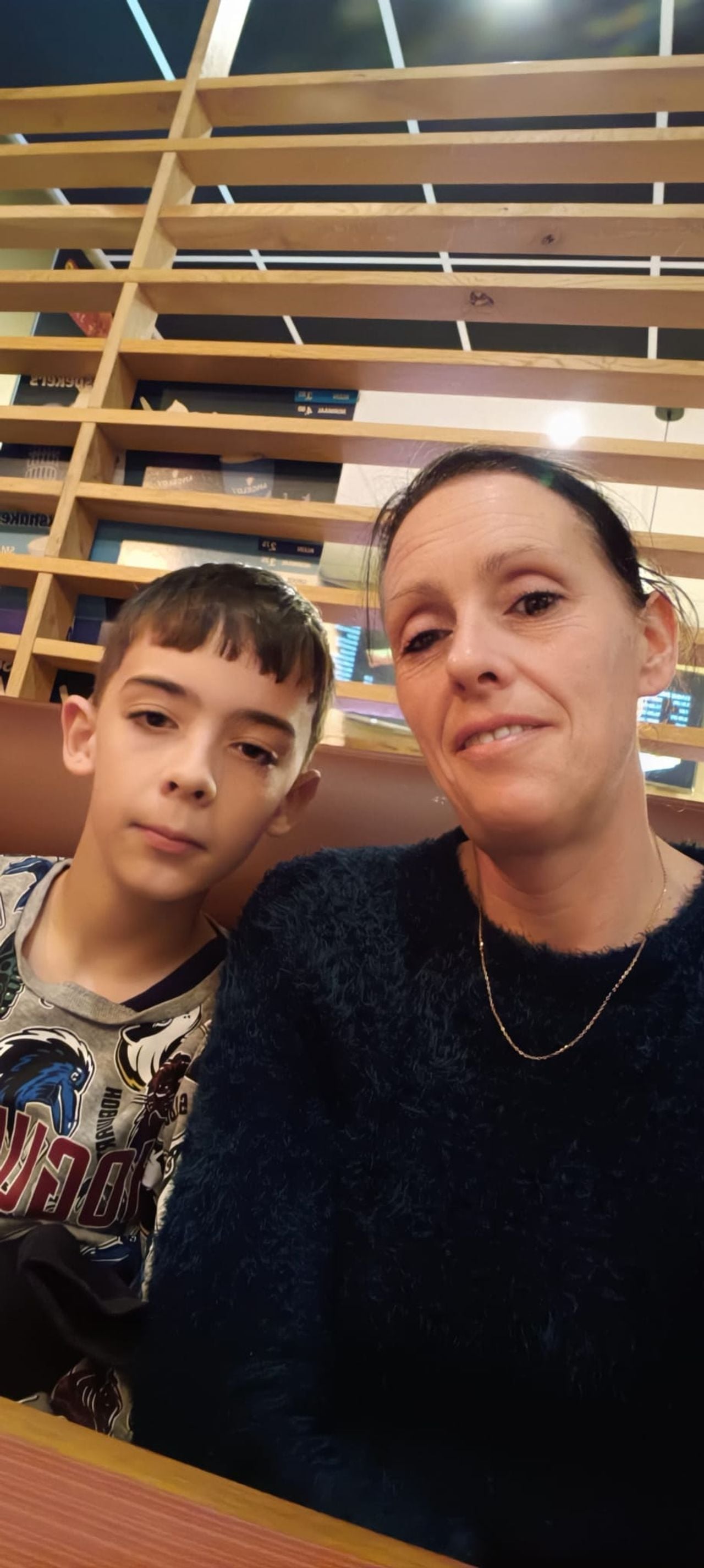Josine met haar zoon Seif.