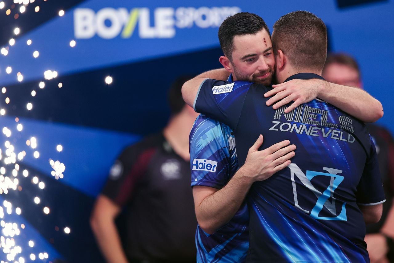 Mike Zonneveld moest vrijdagavond zijn meerdere erkennen in Luke Humphries (foto: Kieran Cleeves/PDC).
