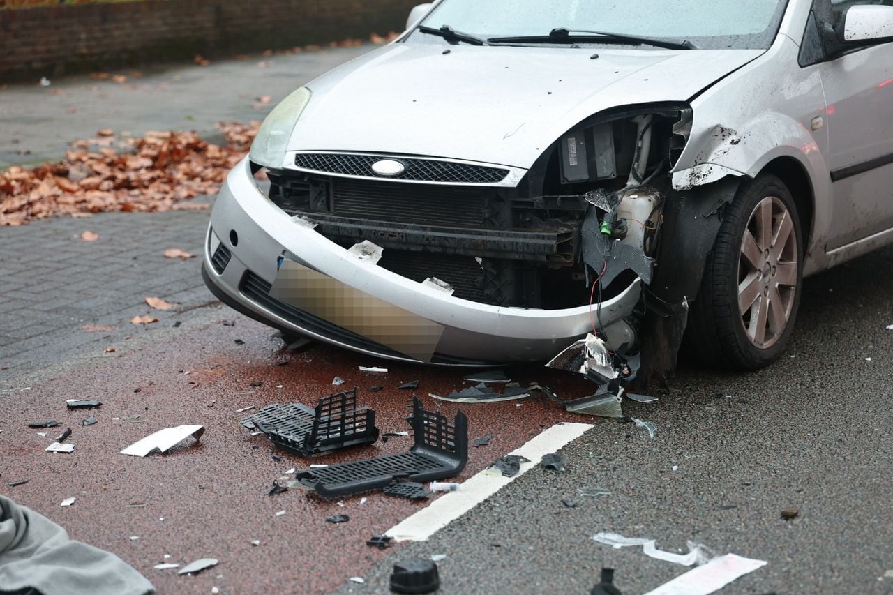 Een fietser is maandag gewond geraakt bij een ongeluk in Eindhoven (foto: Persbureau Heitink).