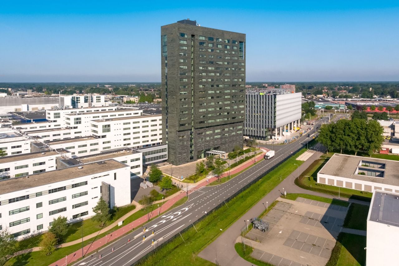 Het hoofdkantoor en andere gebouwen van ASML in Veldhoven (foto: ASML).