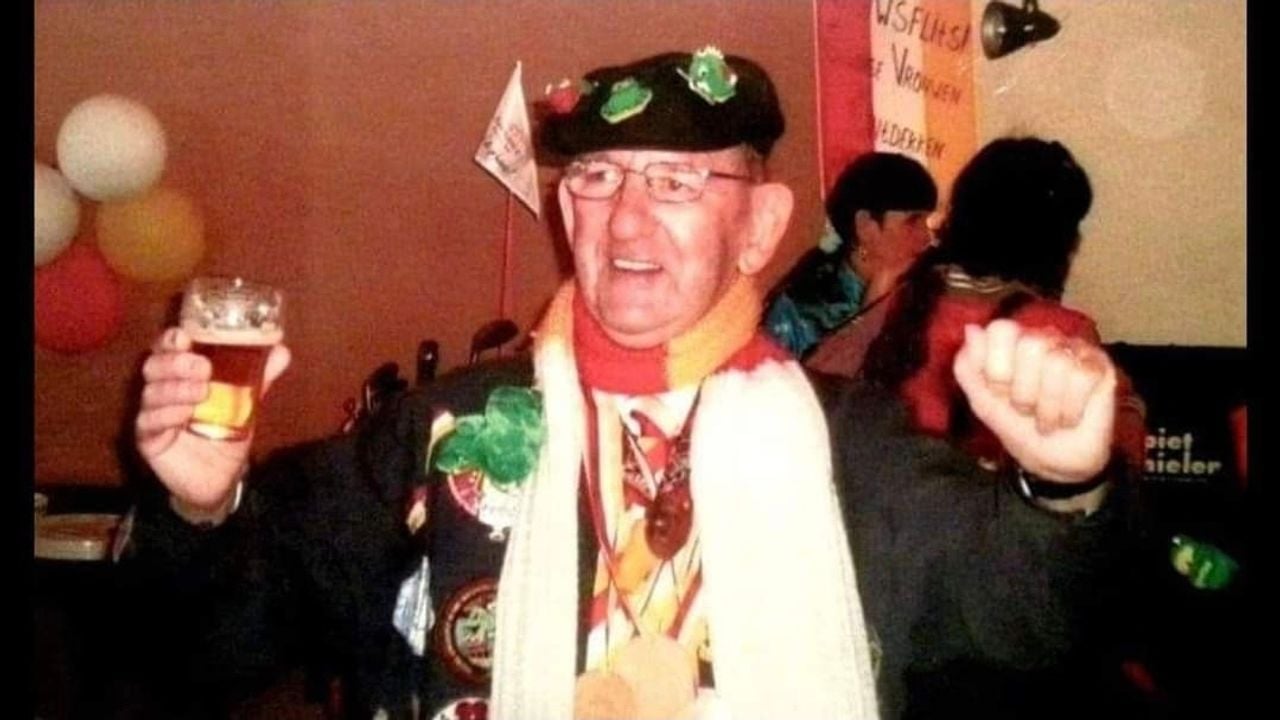 Jan Hendriks, de opa van Mark, tijdens carnaval (foto: Mark Peters).