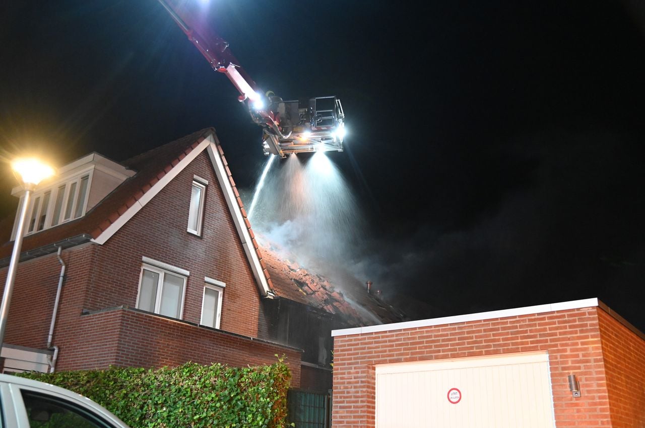 Woningbrand in Etten-Leur (foto: Perry Roovers/Persbureau Heitink). 