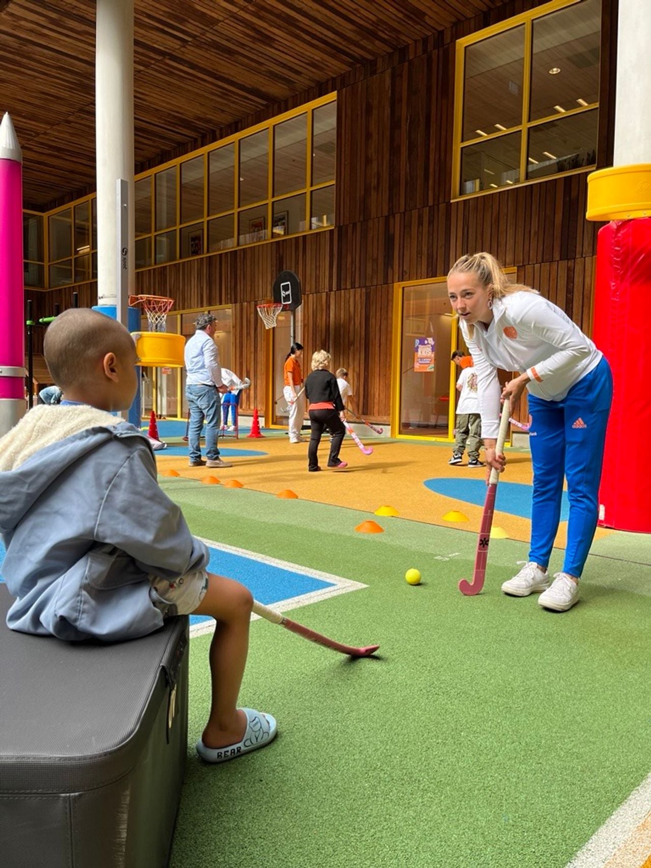 Renée van Laarhoven tijdens een sportdag in het onderzoeksziekenhuis.